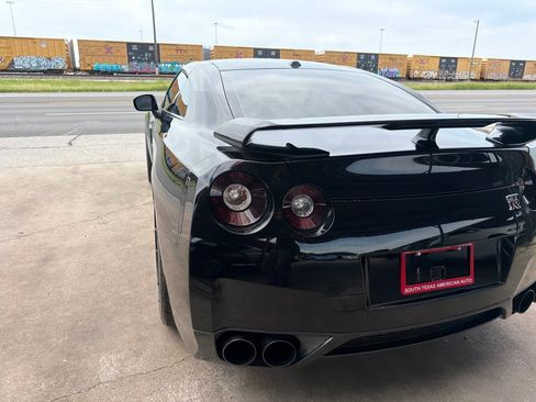 Used 2010 Nissan GT-R Premium AWD/4WD image 28