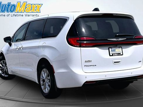 New 2026 Chrysler Pacifica Select AWD/4WD image 3