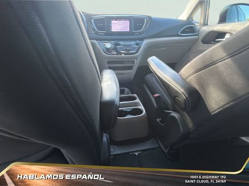 Used 2022 Chrysler Voyager LX image 25