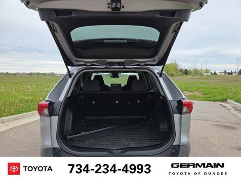 Used 2022 Toyota RAV4 XLE AWD/4WD image 22