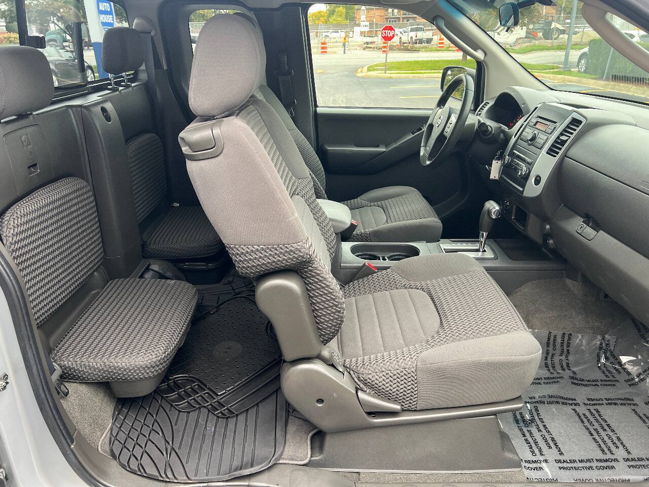 Used 2009 Nissan Frontier SE w/ SE Value Truck Pkg AWD/4WD image 27