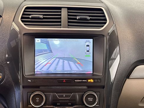 Used 2018 Ford Explorer XLT w/ Equipment Group 202A image 14