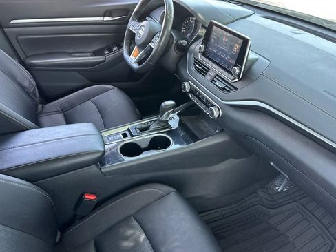 Used 2022 Nissan Altima 2.5 SV w/ SV Premium Package FWD image 17