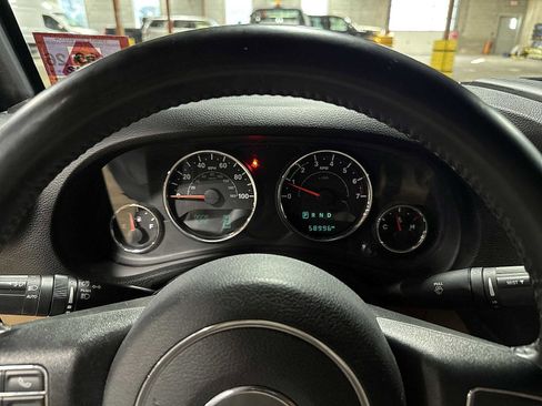 Used 2015 Jeep Wrangler Unlimited Sahara w/ Connectivity Group image 29