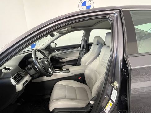 Used 2019 Honda Accord Touring image 2