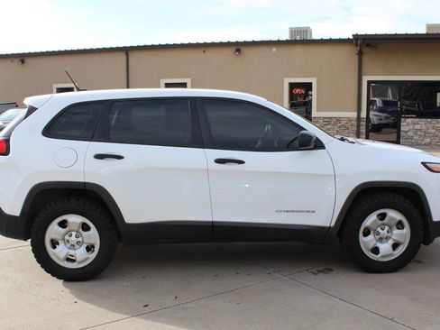 Used 2017 Jeep Cherokee Sport w/ Cold Weather Group image 16