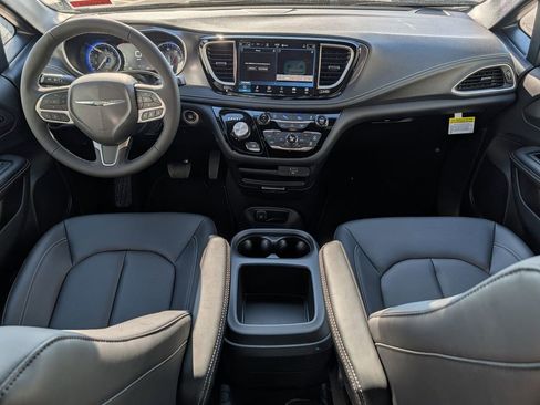 New 2026 Chrysler Pacifica Select AWD/4WD image 8