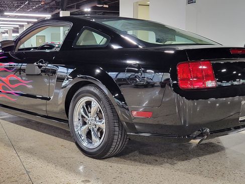 Used 2006 Ford Mustang GT RWD image 13