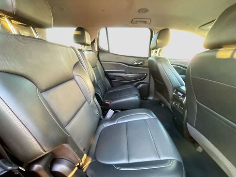 Used 2023 GMC Acadia SLT image 29