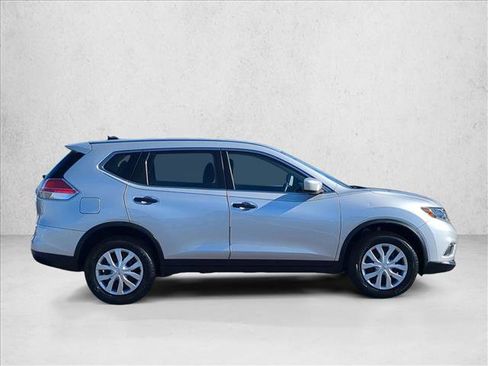 Used 2016 Nissan Rogue S image 4