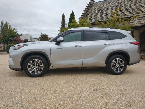 Used 2020 Toyota Highlander XLE image 10