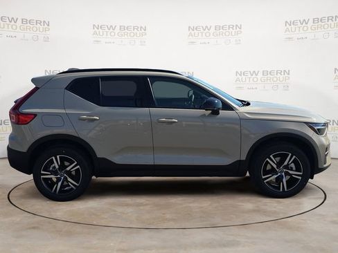 New 2026 Volvo XC40 B5 Core AWD/4WD image 6