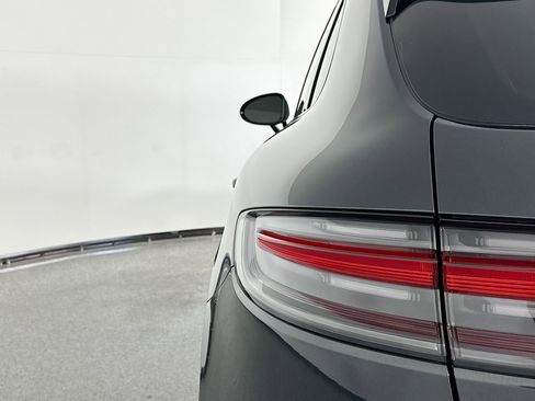 Certified 2025 Porsche Macan image 16