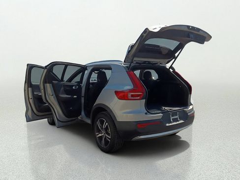 Used 2023 Volvo XC40 B5 Core AWD/4WD image 13