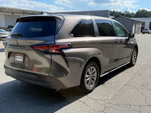 Used 2022 Toyota Sienna XLE FWD image 7
