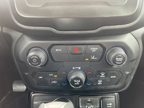 Used 2021 Jeep Renegade Sport AWD/4WD image 16