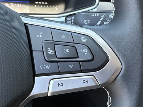 New 2025 Volkswagen Taos SE image 40