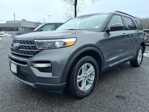 Certified 2022 Ford Explorer XLT w/ Equipment Group 202A image 5