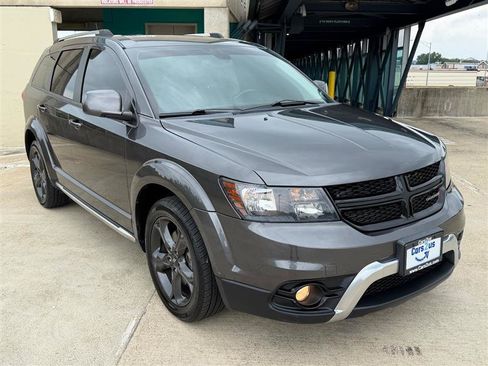 Used 2019 Dodge Journey Crossroad w/ Nav & Sun Group FWD image 10