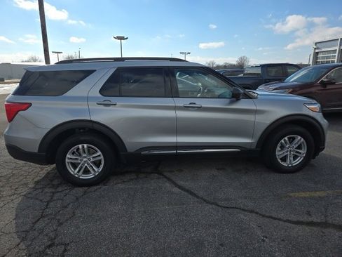 Used 2021 Ford Explorer XLT w/ Equipment Group 202A image 6