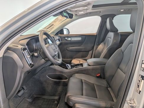 New 2026 Volvo XC40 B5 Ultra w/ Climate Package image 9