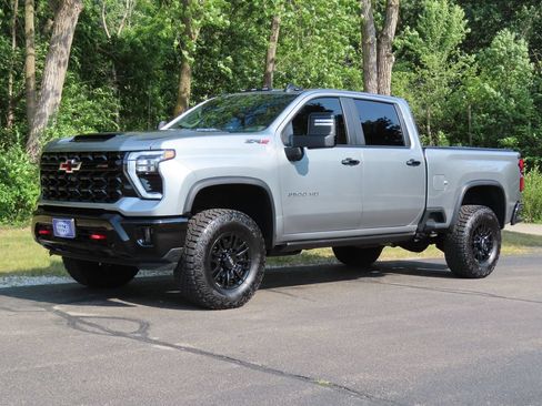 Used 2024 Chevrolet Silverado 2500 ZR2 w/ Technology Package AWD/4WD image 30