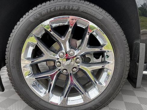 Used 2018 Chevrolet Tahoe Premier AWD/4WD image 11