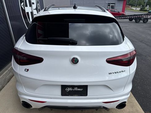 Used 2023 Alfa Romeo Stelvio Veloce AWD/4WD image 11