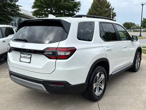 Used 2025 Honda Pilot EX-L image 3