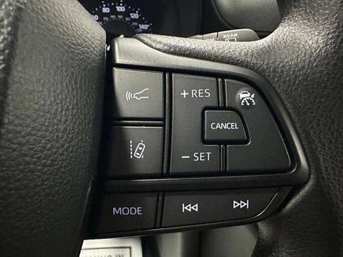 Used 2025 Toyota Sienna LE FWD image 20