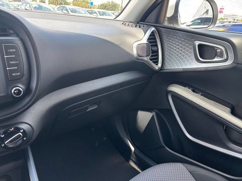 Used 2025 Kia Soul LX w/ LX Technology Package FWD image 28