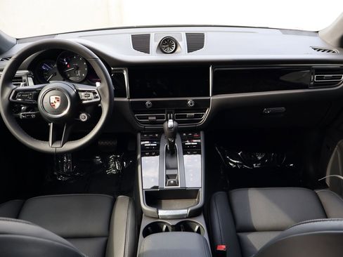 New 2026 Porsche Macan image 22