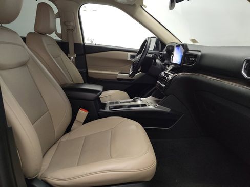 Used 2021 Ford Explorer Limited image 21