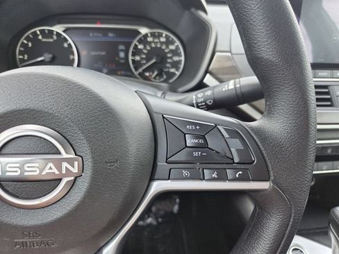 Used 2025 Nissan Altima 2.5 SV FWD image 18