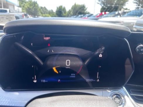 Used 2025 Chevrolet Trax LT FWD image 21