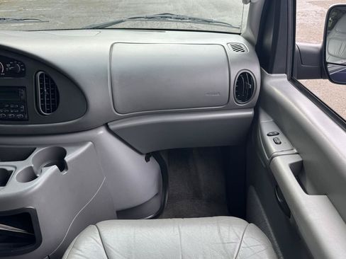 Used 2003 Ford E-350 and Econoline 350 XLT RWD image 28
