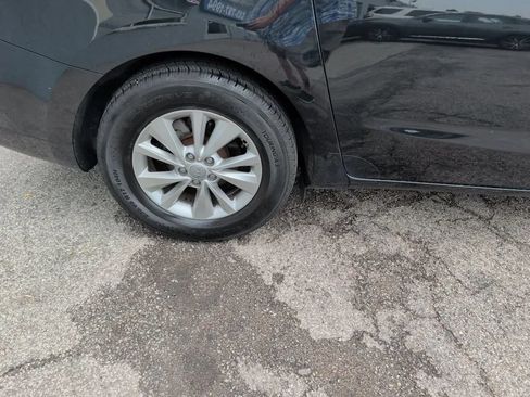 Used 2016 Kia Sedona L FWD image 12