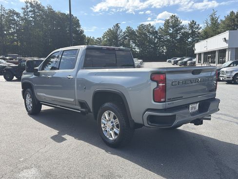 Used 2026 Chevrolet Silverado 2500 High Country w/ High Country Premium Package AWD/4WD image 6