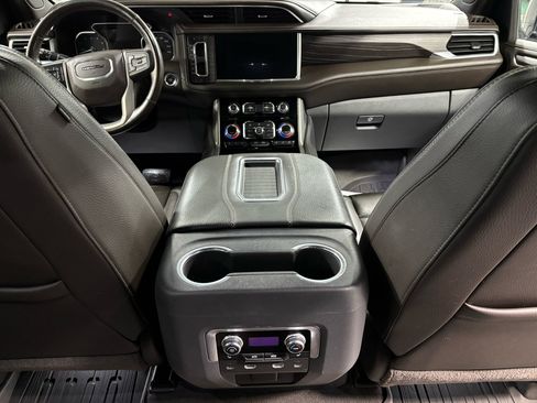 Used 2021 GMC Yukon XL Denali w/ Denali Premium Package image 20
