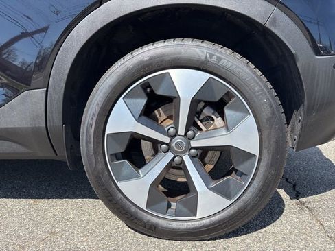 Used 2025 Volvo XC40 B5 Plus image 10