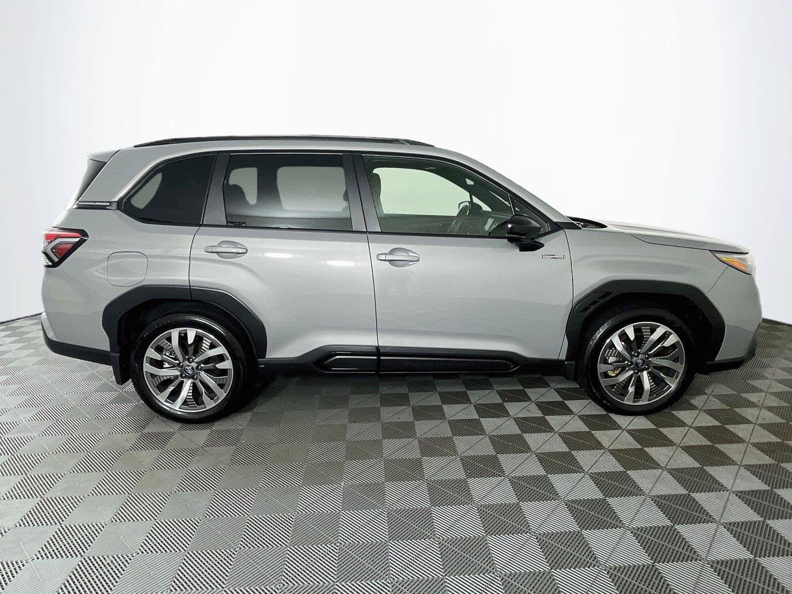 Used 2025 Subaru Forester Touring w/ Protection Package (1PH) AWD/4WD image 11