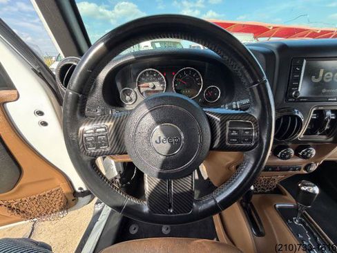Used 2016 Jeep Wrangler Unlimited Sahara w/ Connectivity Group AWD/4WD image 19