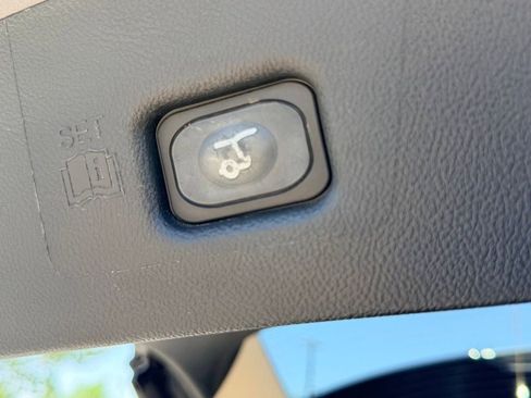 Used 2023 Lincoln Nautilus AWD w/ Premium Package image 32