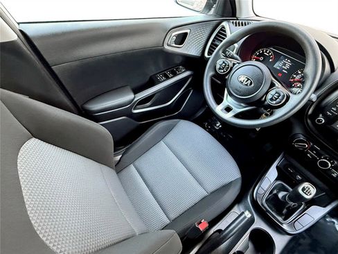 Used 2021 Kia Soul LX image 25