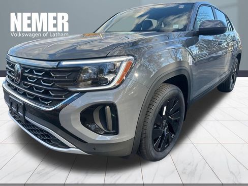New 2026 Volkswagen Atlas Cross Sport SE image 1