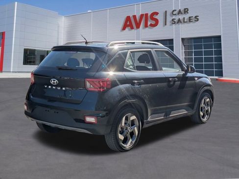 Used 2025 Hyundai Venue SEL image 6