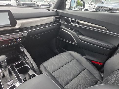 Used 2025 Kia Telluride AWD image 16