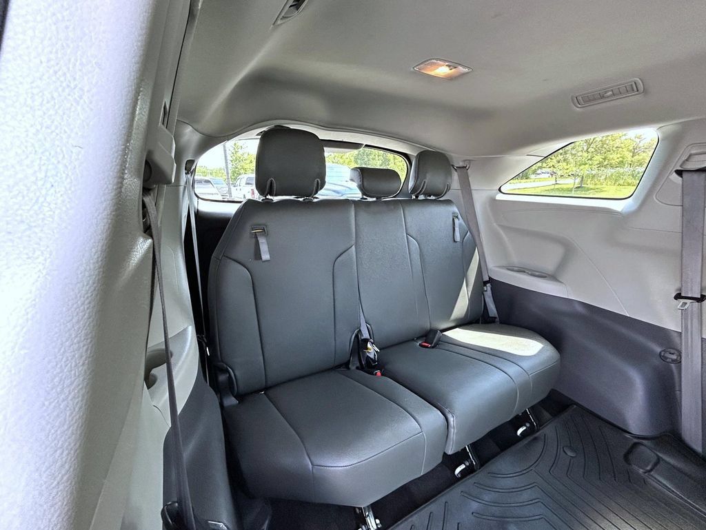 Used 2021 Toyota Sienna LE FWD image 19