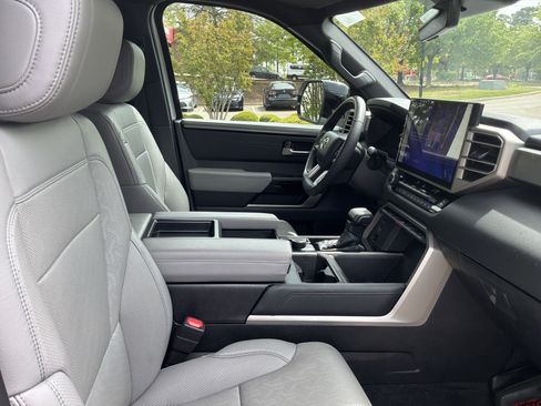 Used 2025 Toyota Tundra Limited w/ TRD Off-Road Package AWD/4WD image 32