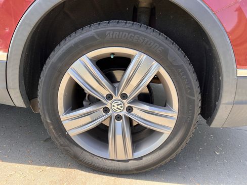 Used 2020 Volkswagen Tiguan SEL image 13